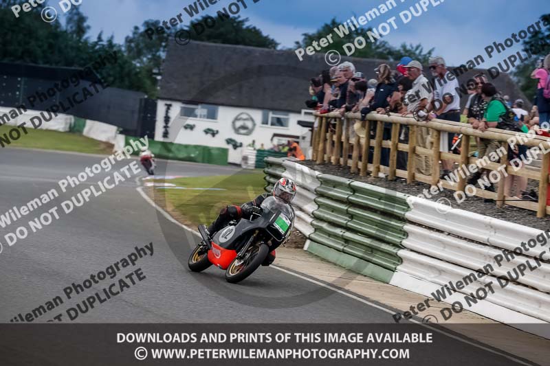 Vintage motorcycle club;eventdigitalimages;mallory park;mallory park trackday photographs;no limits trackdays;peter wileman photography;trackday digital images;trackday photos;vmcc festival 1000 bikes photographs